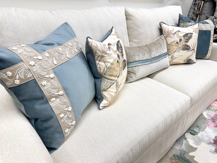 Pelican Throw Pillow - 18x18